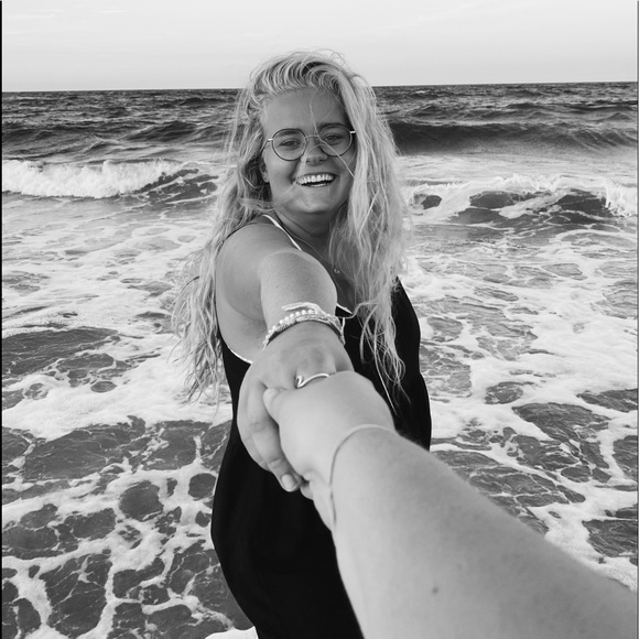 Meet Your Posher - Picture 3 of 3